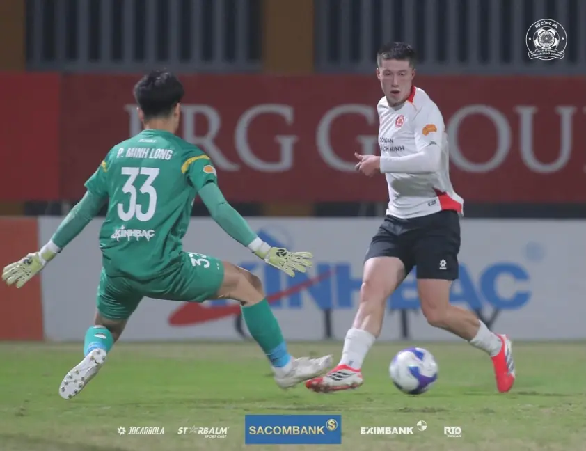 Việt kiều hiếm hoi ghi bàn, bất ngờ nhận tin buồn tại Việt Nam