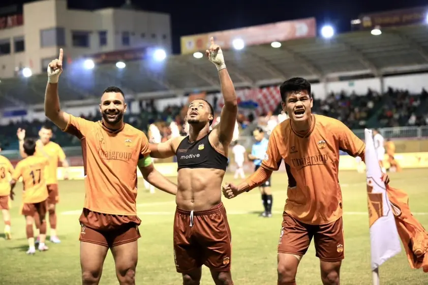 Truyền thông Đông Nam Á ‘điên đảo’ vì trung vệ gần 2m của Việt Nam