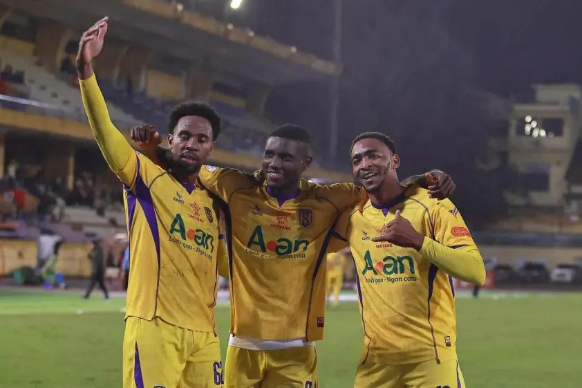 “3 đội bóng áo vàng gây bất ngờ trước các ông lớn V-League vòng 13”