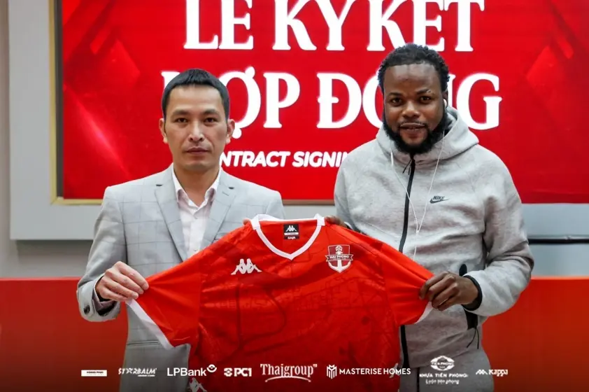 Ronaldo nhắm đến chức vô địch V-League