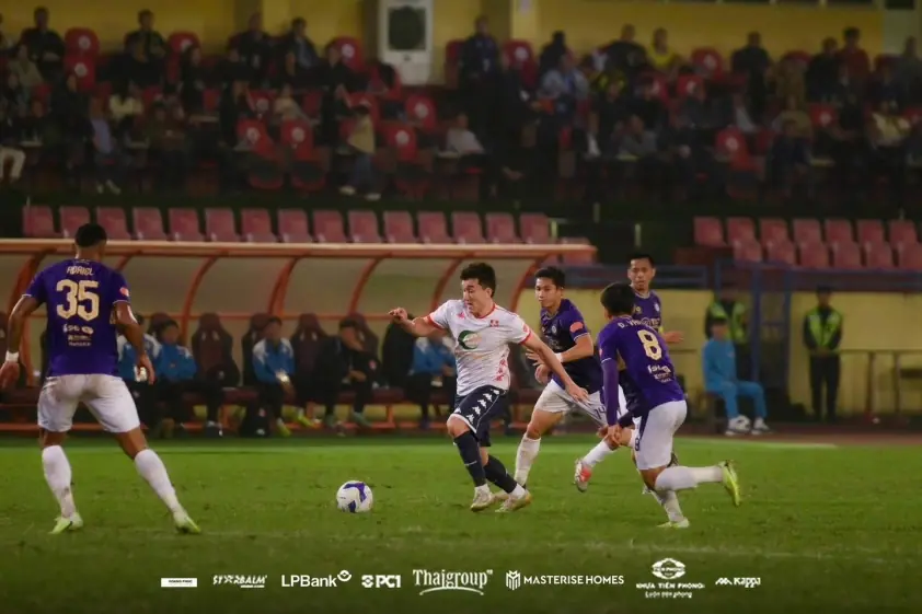 HLV Chu Đình Nghiêm có bất ngờ về cầu thủ Việt kiều mới tại V-League