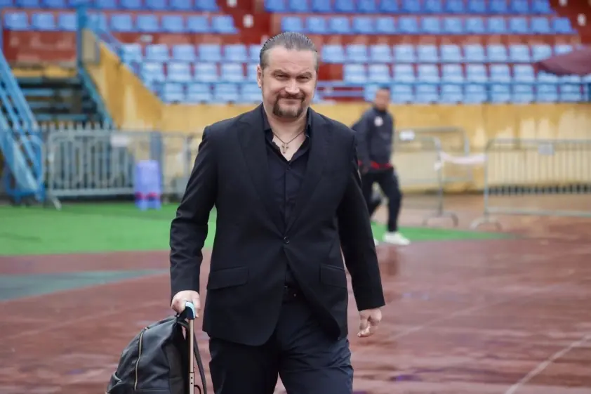 Trợ lý HLV châu Âu phàn nàn về VAR sau thất bại trên sân nhà