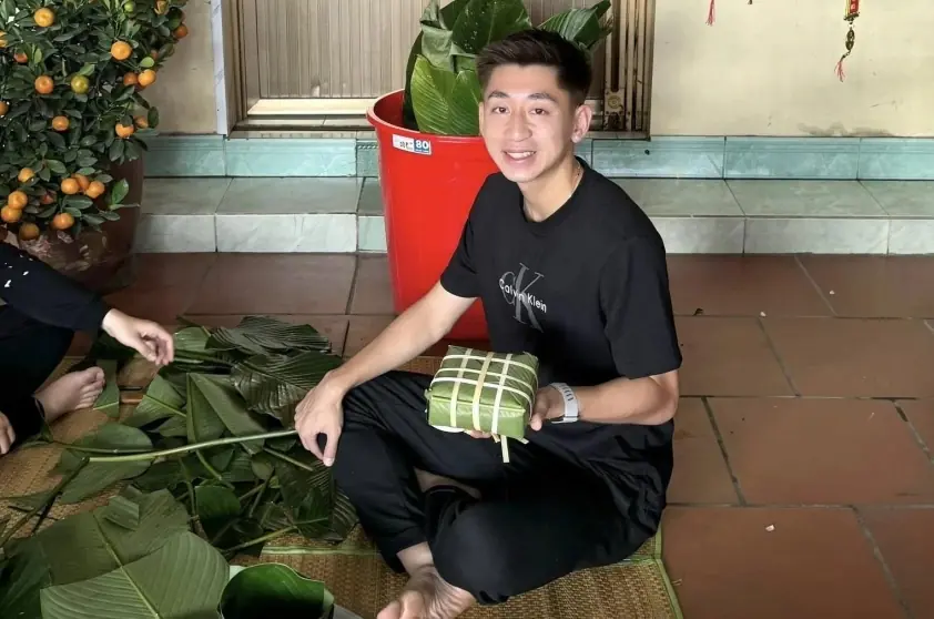 Trung vệ Nhật Minh khiến fans phát cuồng ngày Valentine