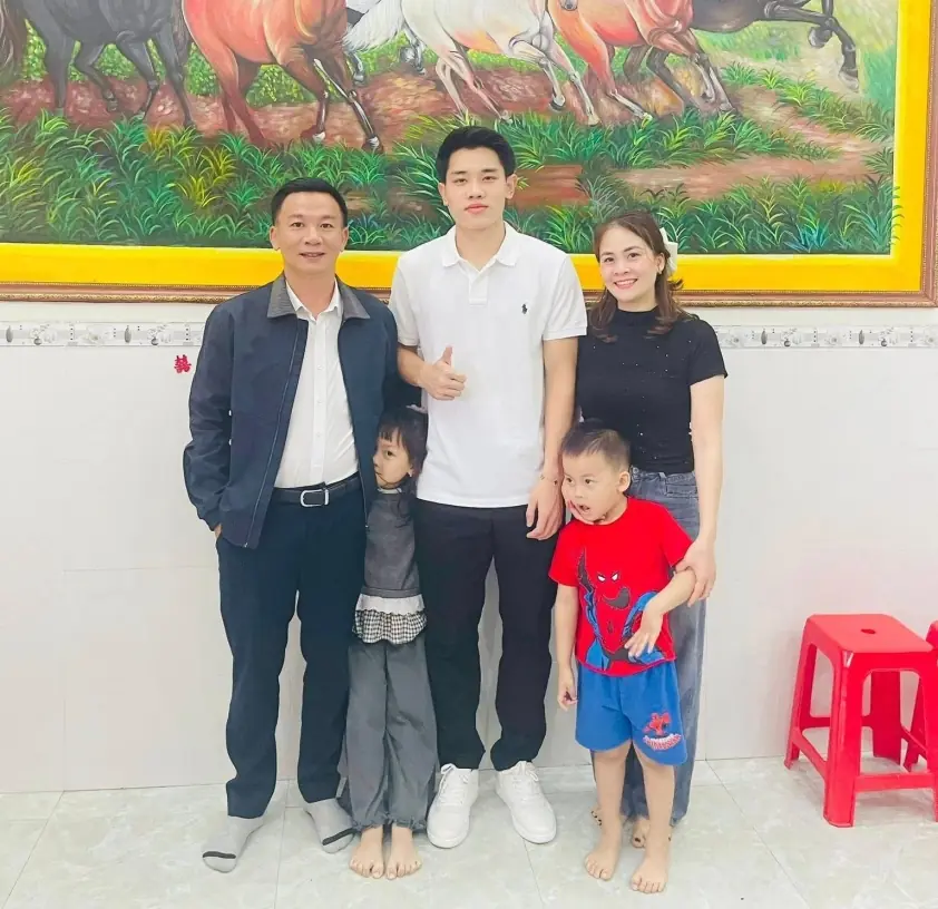 Đình Bắc trở về Nghệ An đón Tết sau trận đấu với CLB CAHN