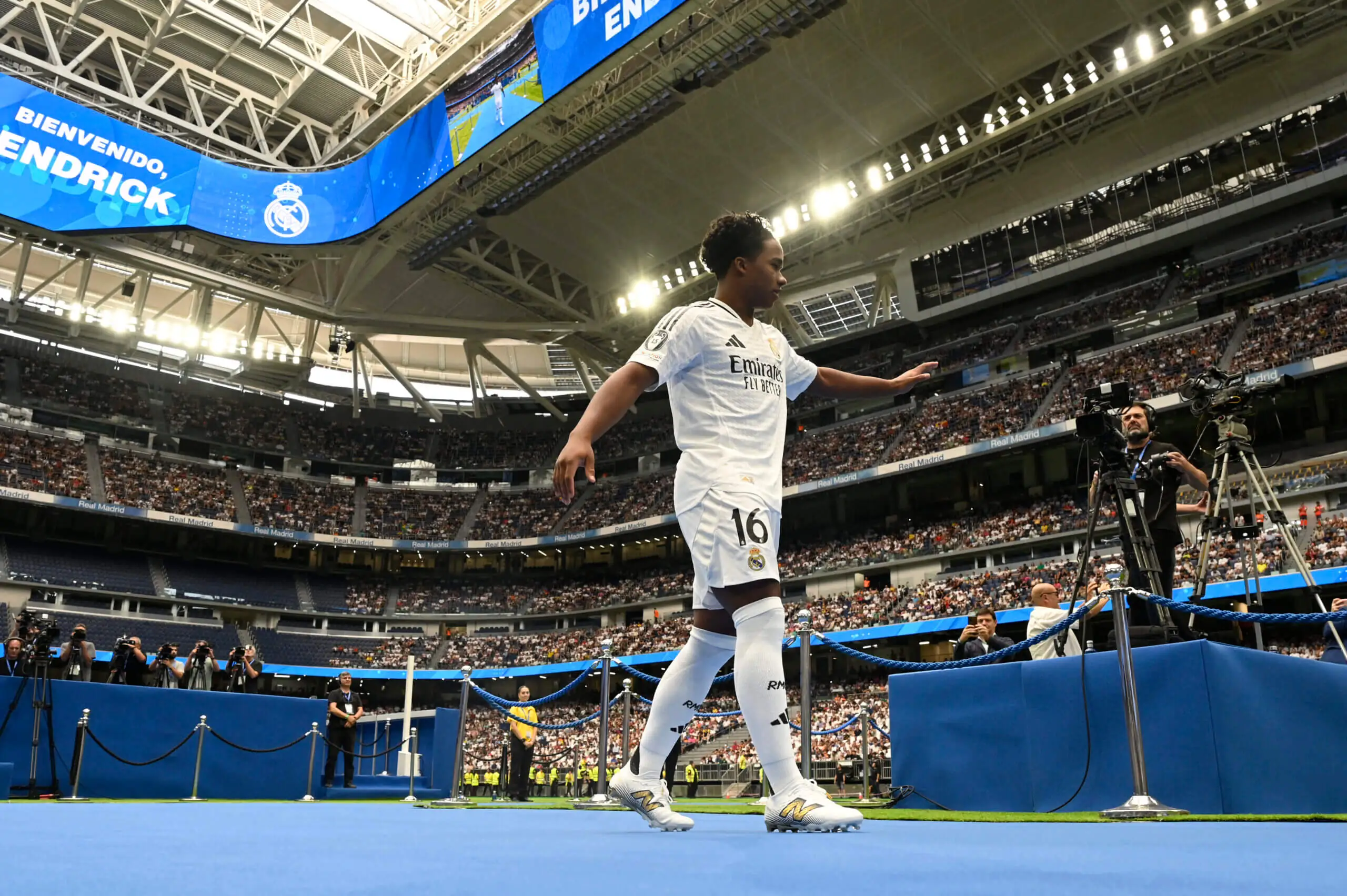 Real Madrid chính thức định đoạt tương lai của thần đồng hiếm có