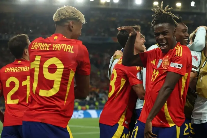 “Lamine Yamal nhận tin buồn từ ‘bạn thân’ trước cuộc đụng độ với Messi”