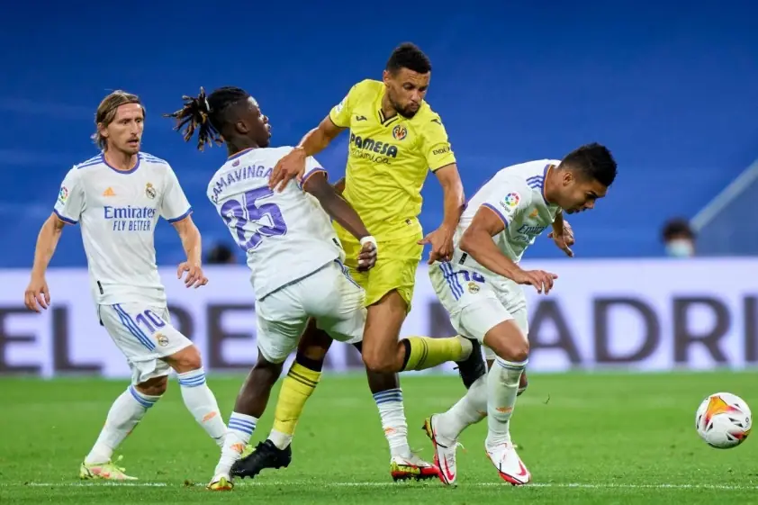 “Real Madrid sẵn sàng bán trụ cột 200 trận Casemiro cho MU”