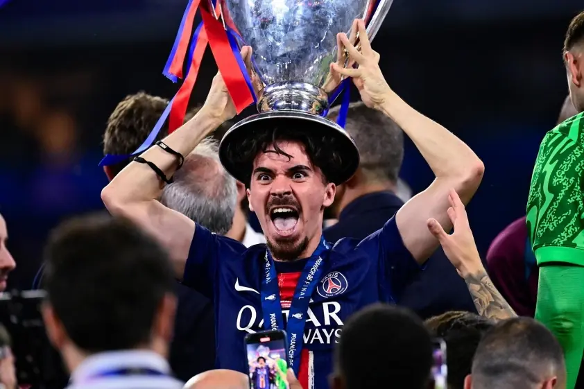 Không chỉ Pedri, Real Madrid nhắm đến ‘nhạc trưởng’ xuất sắc nhất thế giới