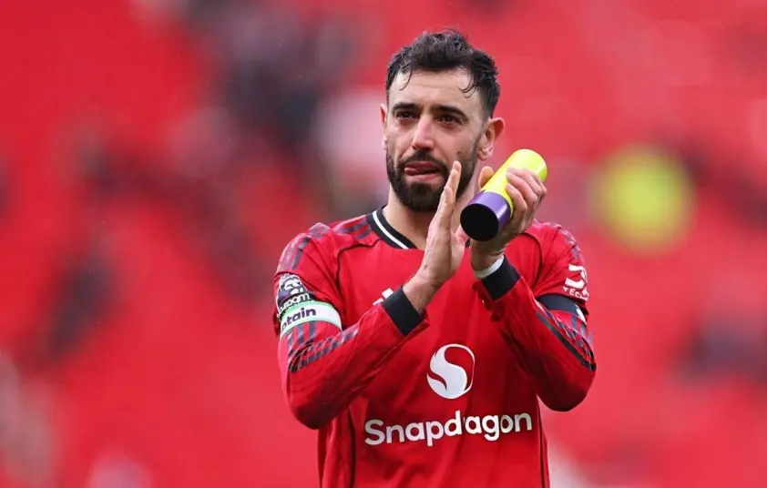 Sao MU bất ngờ chia sẻ về fan 500 ngày chưa cắt tóc