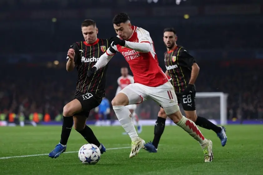 Barca chiêu mộ ngôi sao chạy nhanh nhất Arsenal thay Raphinha