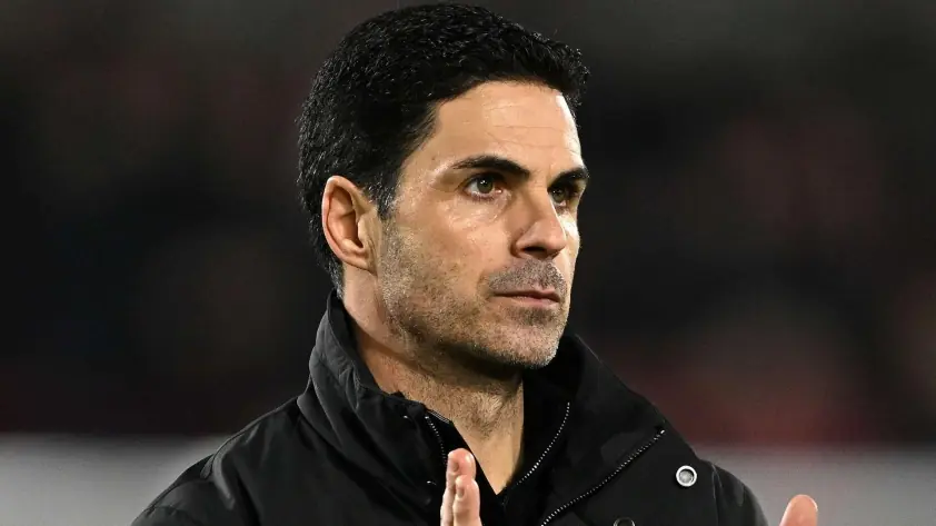 CĐV tức giận khi cầu thủ Arsenal thoát thẻ đỏ