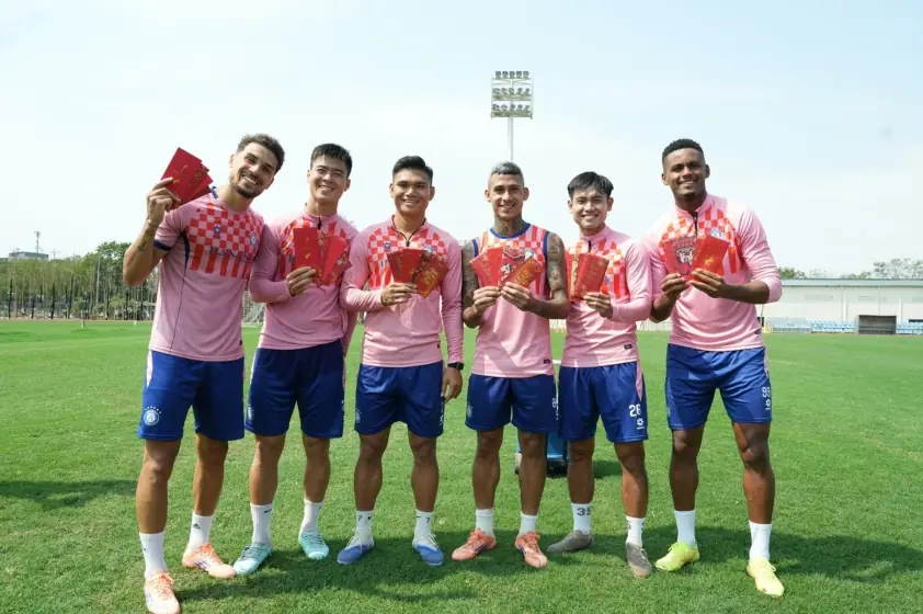 HLV Harry Kewell có những chia sẻ thẳng thắn sau Tết