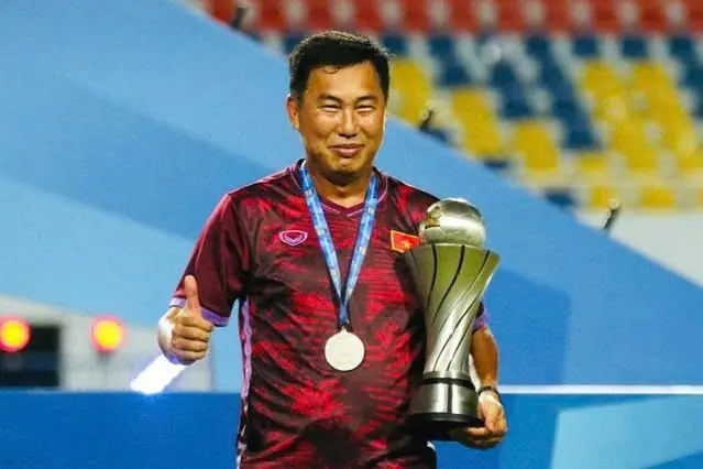 HLV từng vô địch U23 Đông Nam Á gây bất ngờ với bến đỗ mới