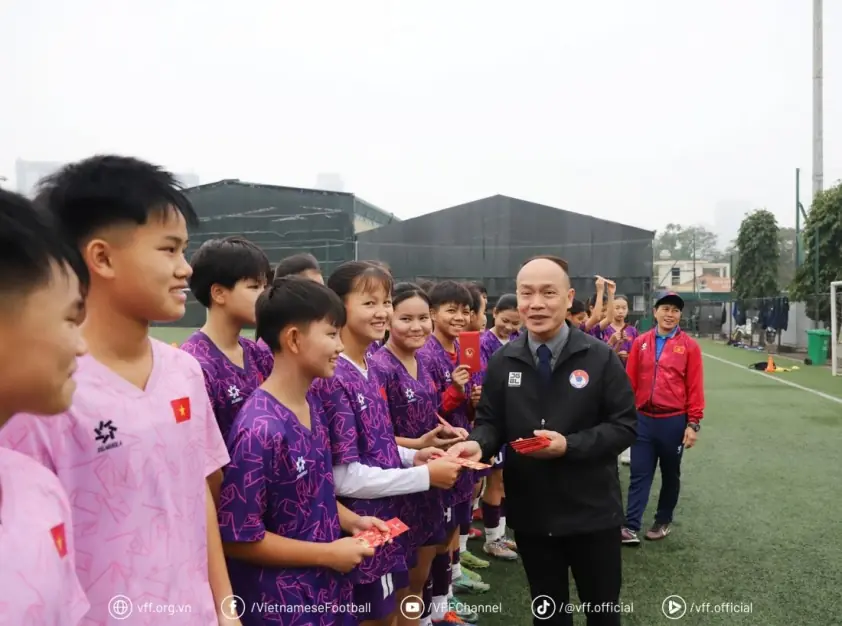 LĐBĐ Việt Nam gia hạn hợp đồng với HLV Nhật Bản