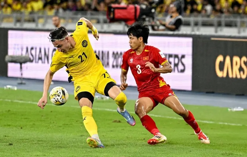 ĐT Việt Nam lập kỷ lục hàng phòng ngự cao nhất khi gặp Malaysia