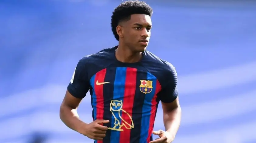 Chuyển nhượng MU 18/2: Giữ Rashford, MU xác nhận tài năng Barcelona