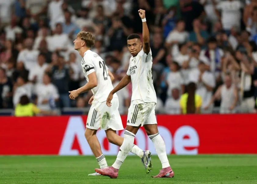 “Chưa kịp ổn định, HLV Real Madrid đã đối mặt cuộc nổi loạn tại Bernabeu”