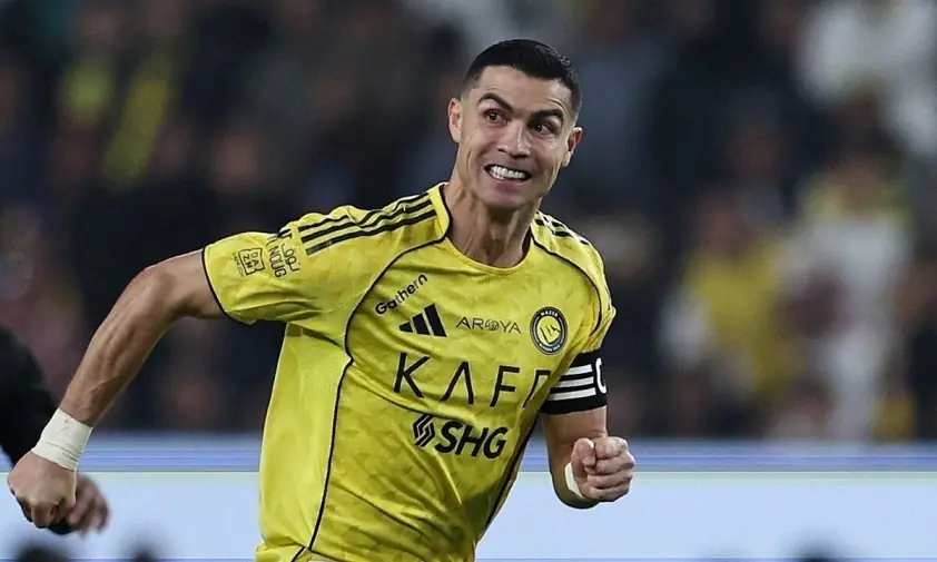 CĐV toàn cầu phản ứng mạnh khi Ronaldo ‘nổi loạn’ ở Al Nassr