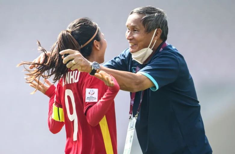 HLV Mai Đức Chung chia sẻ với AFC về quyết định dành cho ĐT Việt Nam