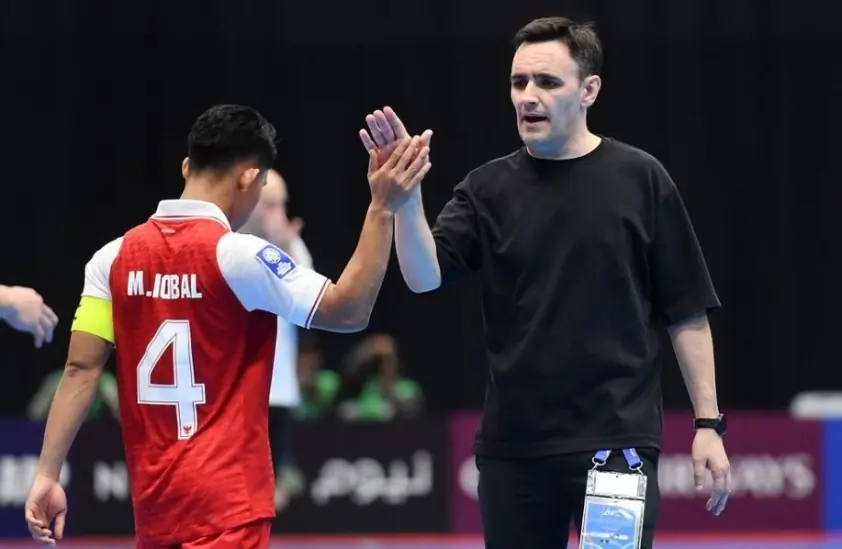 “HLV ĐT Việt Nam và Indonesia ‘đụng độ’ trước tứ kết châu Á”