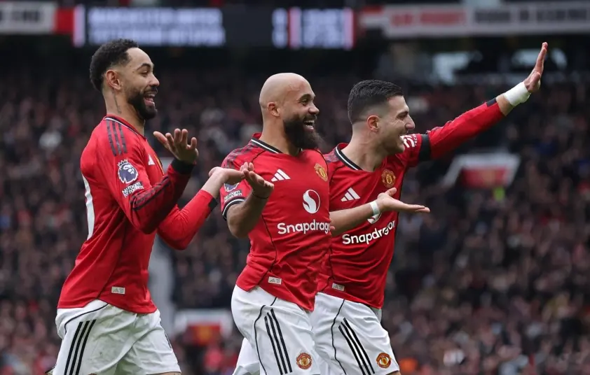 Tiền đạo MU bất ngờ chia sẻ bí mật sau chiến thắng trước Tottenham