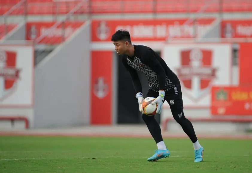 Đội cuối bảng V-League muốn có “gà cưng” của thầy Park thay Bùi Tiến Dũng