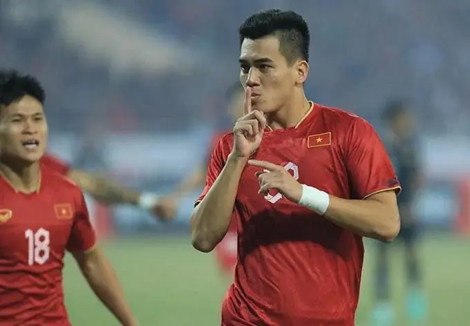 HLV Kim Sang Sik gặp khó với hàng công của ĐT Việt Nam