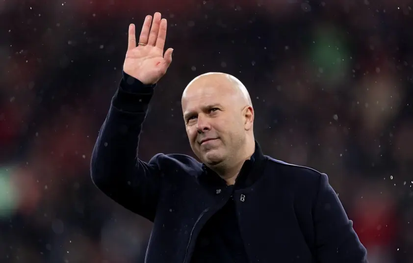 Arne Slot bất ngờ tiết lộ về Pep Guardiola trước trận đại chiến