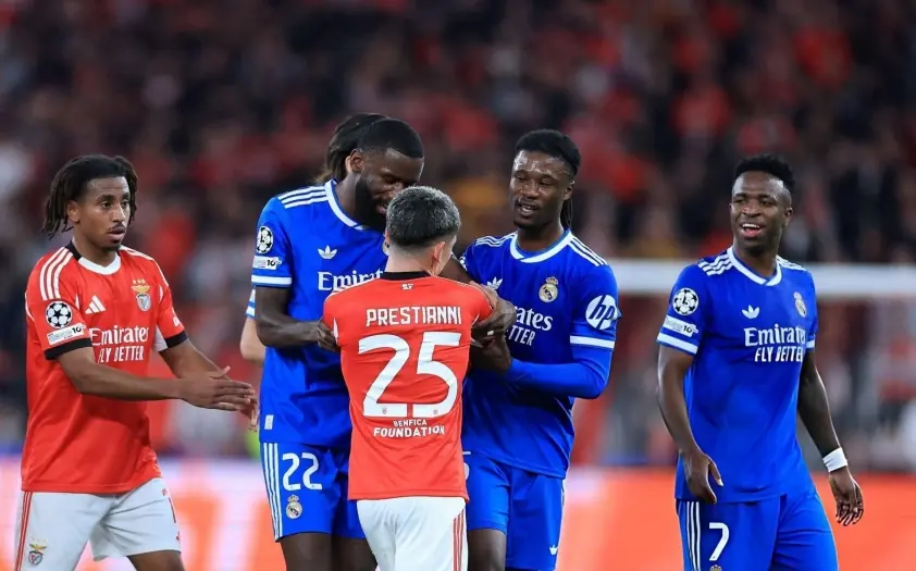 Cựu trọng tài Ngoại hạng Anh bị chỉ trích vì lời phát biểu về Vinicius