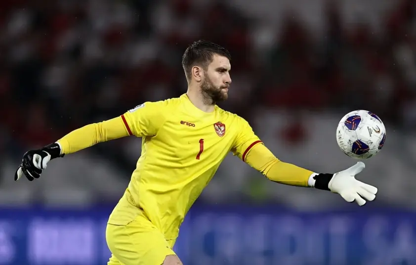 Thủ môn nhập tịch Indonesia chính thức đầu quân cho Ajax