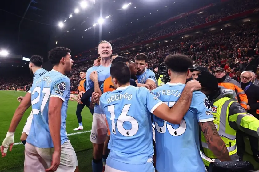 Pep Guardiola gửi ‘chiến thư’ Arsenal sau khi hạ Liverpool tại Anfield