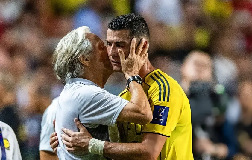 HLV Al Nassr sắp hội ngộ Ronaldo ở bến đỗ mới đầy thú vị